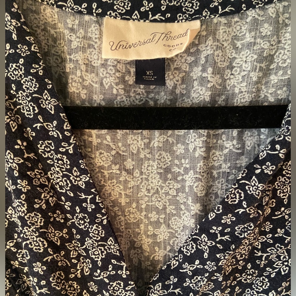Universal Thread Blue Floral Button-Front Women’s… - image 3